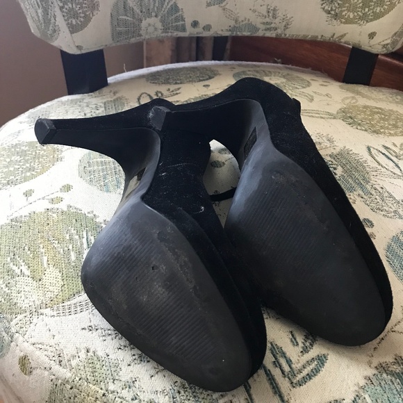 Aldo Black Suede Material Almond Toe Ankle Strap Heels - size 39 - Picture 3 of 10